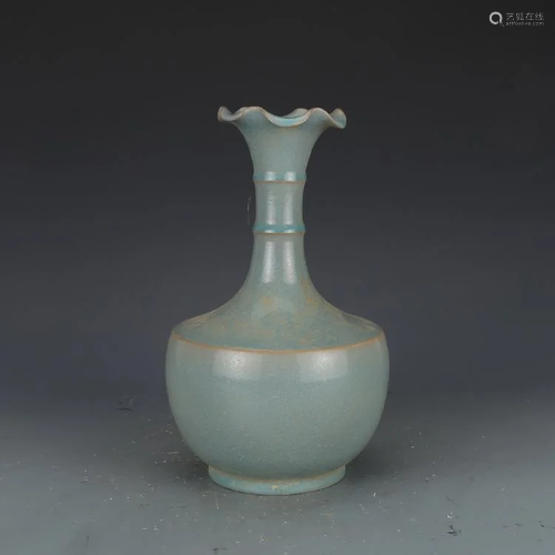 Song dynasty kiln blue glaze bottle with flower shaped