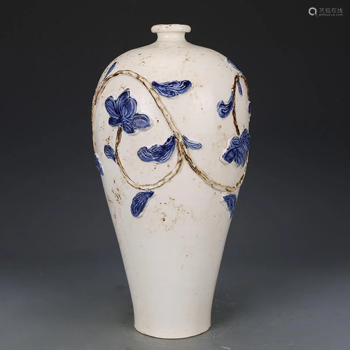 Song dynasty white kiln bottle carve with tangled