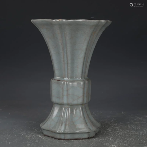 Song dynasty green glaze kiln flora shaped vase
