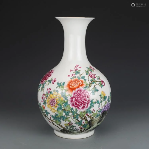 Qing dynasty enamel bottle with peony painting