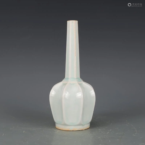 Song dynasty green glaze bottle