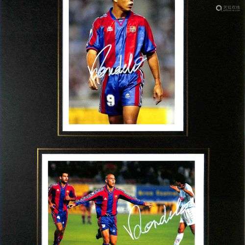 RONALDO. Ensemble de 2 photos couleurs avec le FC Barcelone ...