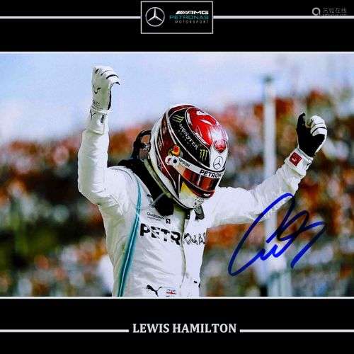 Lewis HAMILTON. Photo couleur dédicacée par Lewis Hamilton. ...