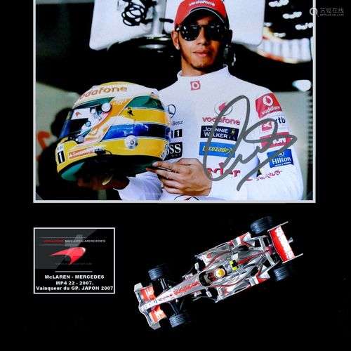 Lewis HAMILTON. Photo couleur dédicacée par Lewis Hamilton, ...