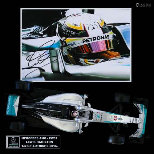 Lewis HAMILTON. Photo couleur dédicacée par Lewis Hamilton, ...