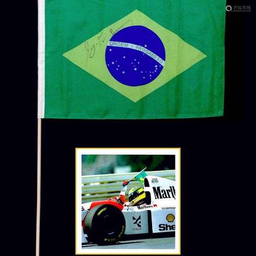 Ayrton SENNA. Drapeau Brésilien dédicacé par Ayrton Senna ac...