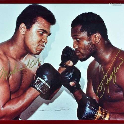 Muhammad ALI et Joe FRAZIER. Photo couleur des 2 boxeurs pou...
