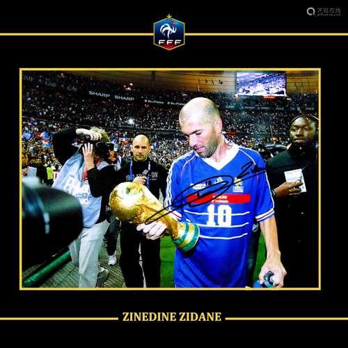 Zinédine ZIDANE. Photo couleur de la victoire de l’équipe de...