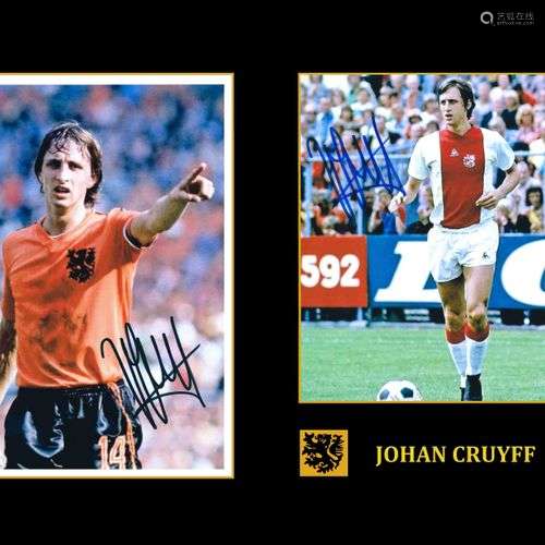 Johan CRUYFF. Ensemble de 2 photos couleurs dédicacées par J...