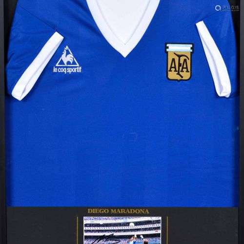 Diego MARADONA. Maillot de l'équipe nationale d'Argentine (r...