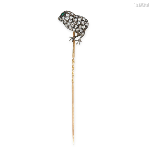AN ANTIQUE DIAMOND AND EMERALD TIE / STICK PIN BROOCH