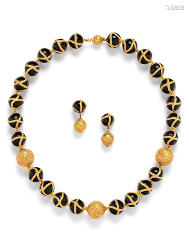 YELLOW GOLD AND ONYX SET