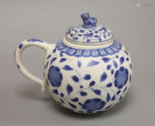 A Chinese Vungtao cargo blue and white mustard pot and cover...