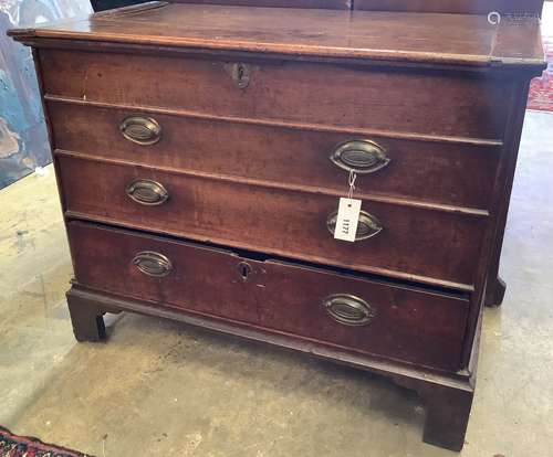 A small 18th century oak mule chest, width 90cm, depth 49cm,...