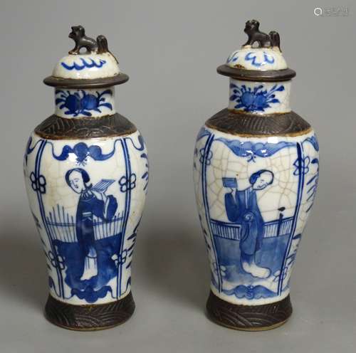 A pair of Chinese blue and white crackle glaze vases and cov...