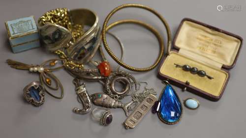 Assorted jewellery including silver pendant and costume.