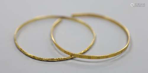 Two Middle Eastern yellow metal bangles (one cut),14.4 grams...