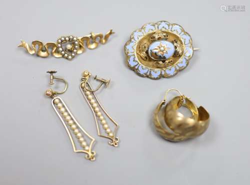An Edwardian 15ct and seed pearl set bar brooch, 47mm, gross...