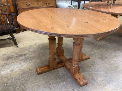 A Victorian style circular pine dining table, diameter 121cm...