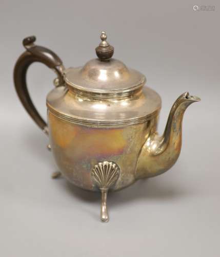 A circular silver teapot on three feet, Sheffield 1900,gross...