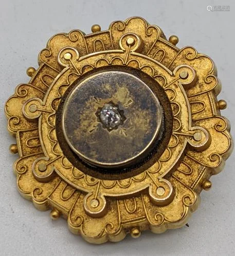 A gold gilt brooch with central diamond, D.3.5cm
