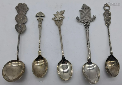 A small collection of silver teaspoons (five pieces),
