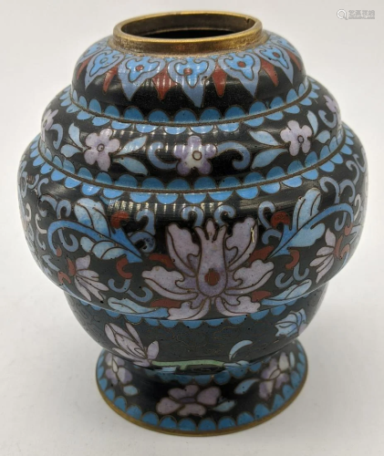 A late 19th/early 20th century Chinese cloisonne enamel