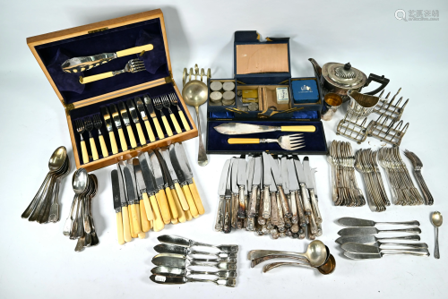 A quantity of fiddle, thread and shell flatware and
