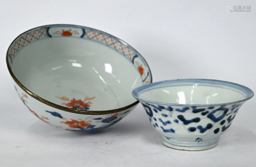 A 17th century Chinese blue and white bowl to/w a