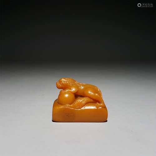 A JIANG REN CARVED TIANHUANG BEAST BUTTON SEAL