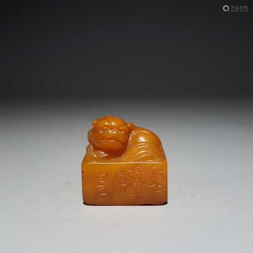 A QIBAISHI CARVED TIANHUANG  BEAST BUTTON SEAL