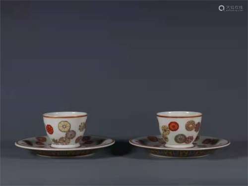 A PAIR OF QING DYNASTY QIANLONG FAMILLE ROSE BALL FLOWER CUP...