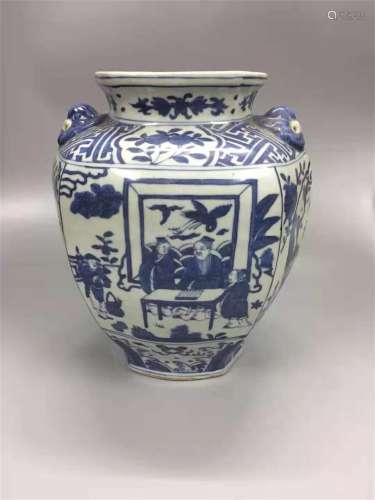 A MING DYNASTY WANLI DOUBLE EARS BLUE AND WHITE FLOWERS JAR