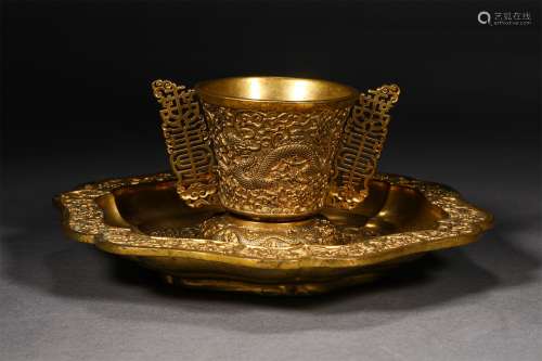 A QING DYNASTY GILT BRONZE CUP