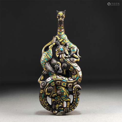 A WARRING STATES PERIOD DRAGON AND TIGER PATTERN BELT HOOK
