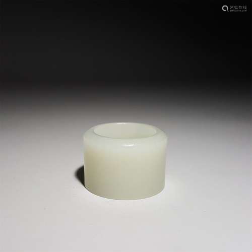 A HETIAN JADE JADEITE THUMB RING