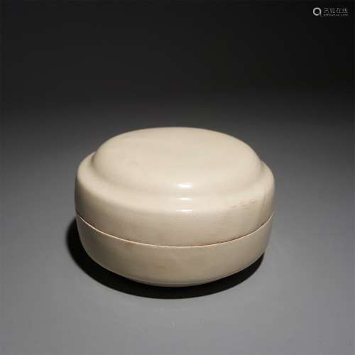 A WHITE GLAZE COMPACT