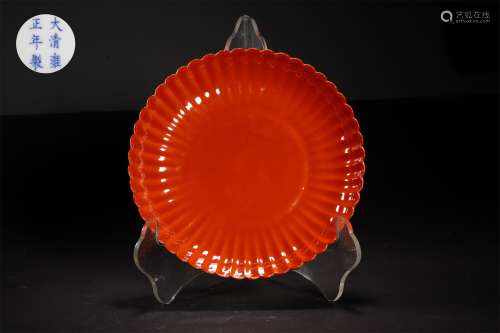 A QING DYNASTY CORAL GLAZE CHRYSANTHEMUM PETALS PLATE