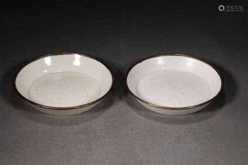 A PAIR OF LIAO DYNASTY DING KILN PLATES