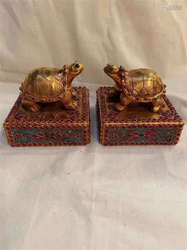 A PAIR OF TANG DYNASTY GILT TURTLE SEAL