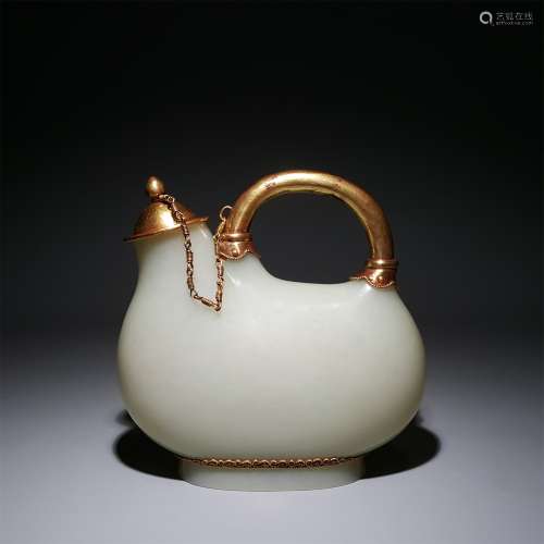 A HETIAN JADE SILVER-GILT BAGGING POT