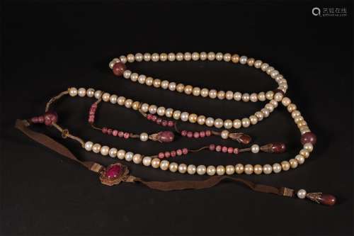 A QING DYNASTY  TANA PEARL NECKLACE