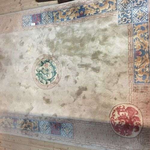 Tapis chinois en laine. 290 x 187.