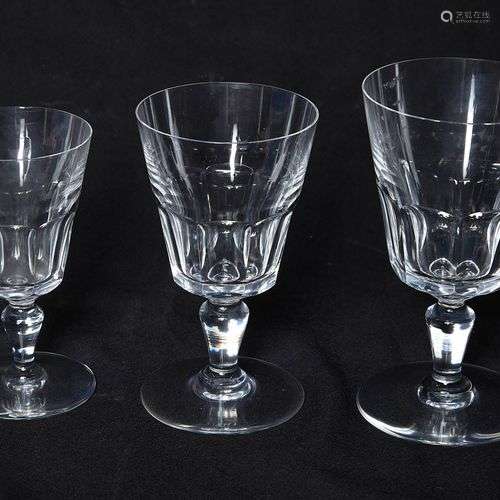 BACCARAT. Service de dix-neuf verres en cristal modèle Misso...