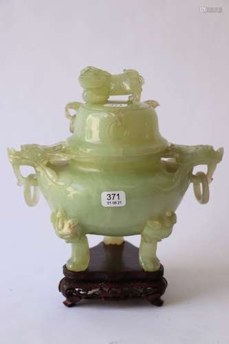 Brûle-parfum en jade céladon pale sculpté, dynastie Qing, XI...