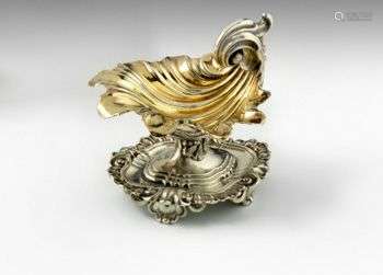 Saleron en argent et vermeil. Paris 1819-1838. De forme coqu...