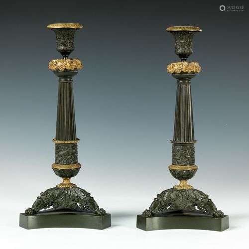 Paire de flambeaux en bronze patine et doré, XIXe siècle. La...