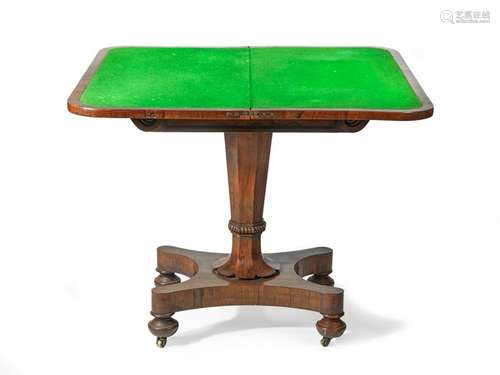 Table à jeu à volets. Epoque Louis-Philippe vers 1840. A déc...