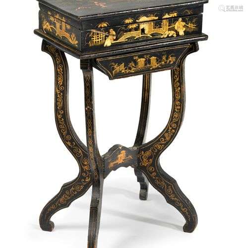 Petite table à ouvrages en bois vernis noir. Epoque Napoléon...