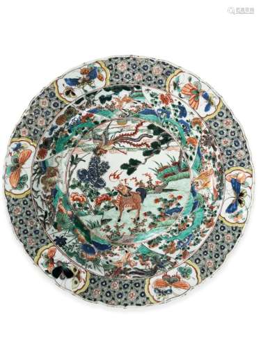 Plat rond et creux en porcelaine de la famille verte. Chine ...